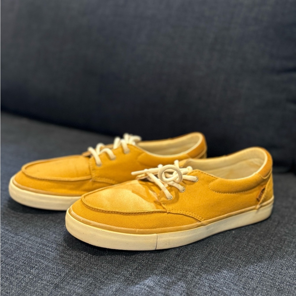 Reef Yellow and White Sneakers with Classic Design